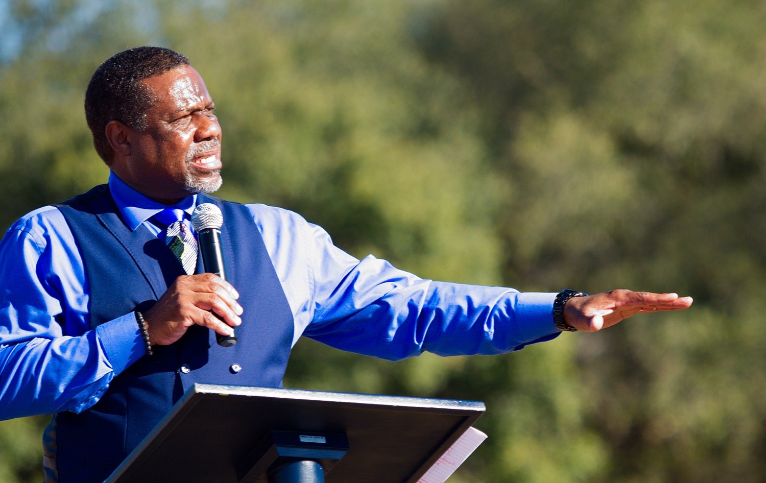 Keynote speaker Dr. Charles Brewster of the New Life Baptist Church in Quitman, drawing from Psalms 133, said unity is strength, and when God’s people stand together in unity, that is what God wants and what Satan dreads. [see more speakers and singers]
